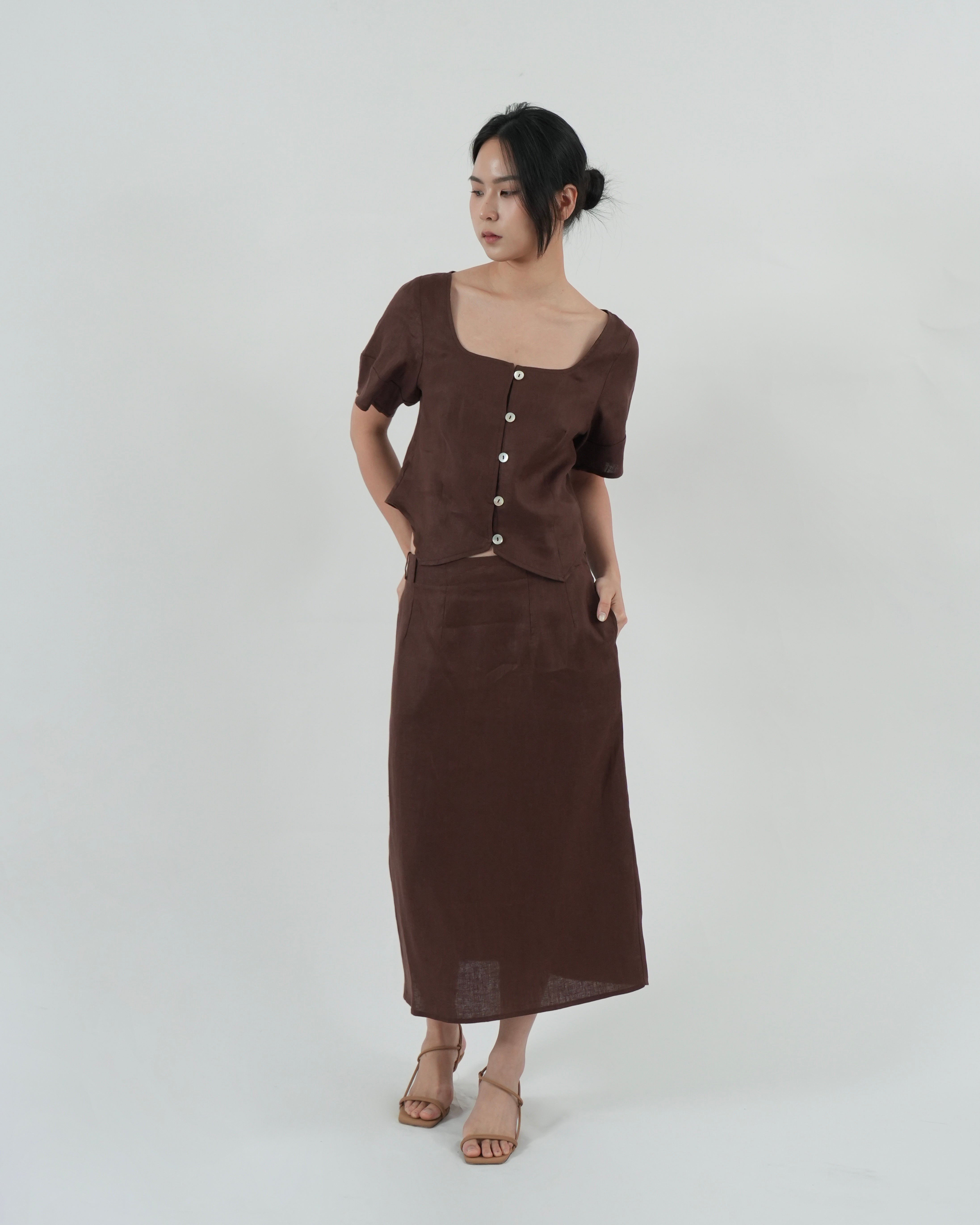 STRAIGHT MIDI SKIRT in espresso