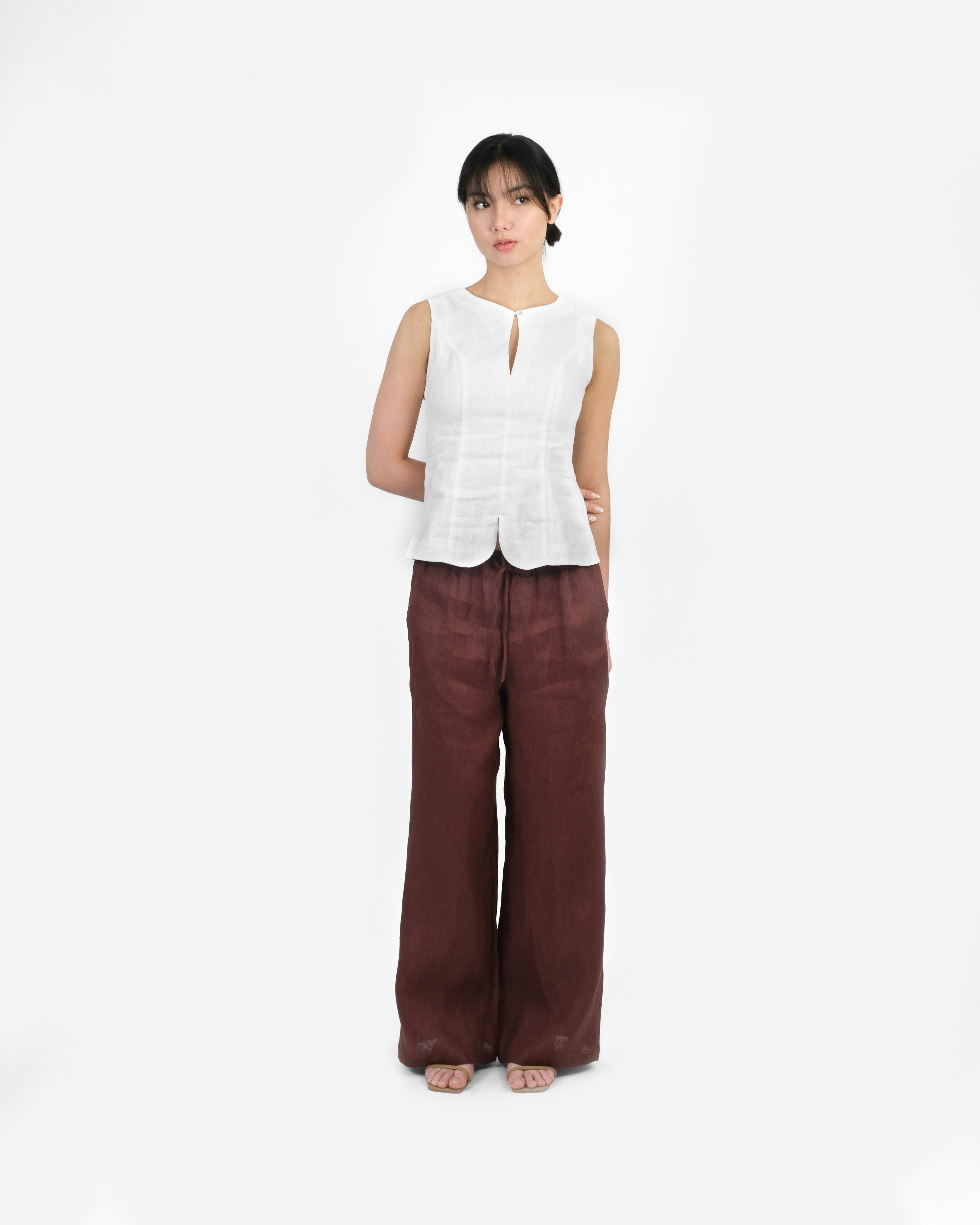 FITTED KEYHOLE TOP in white
