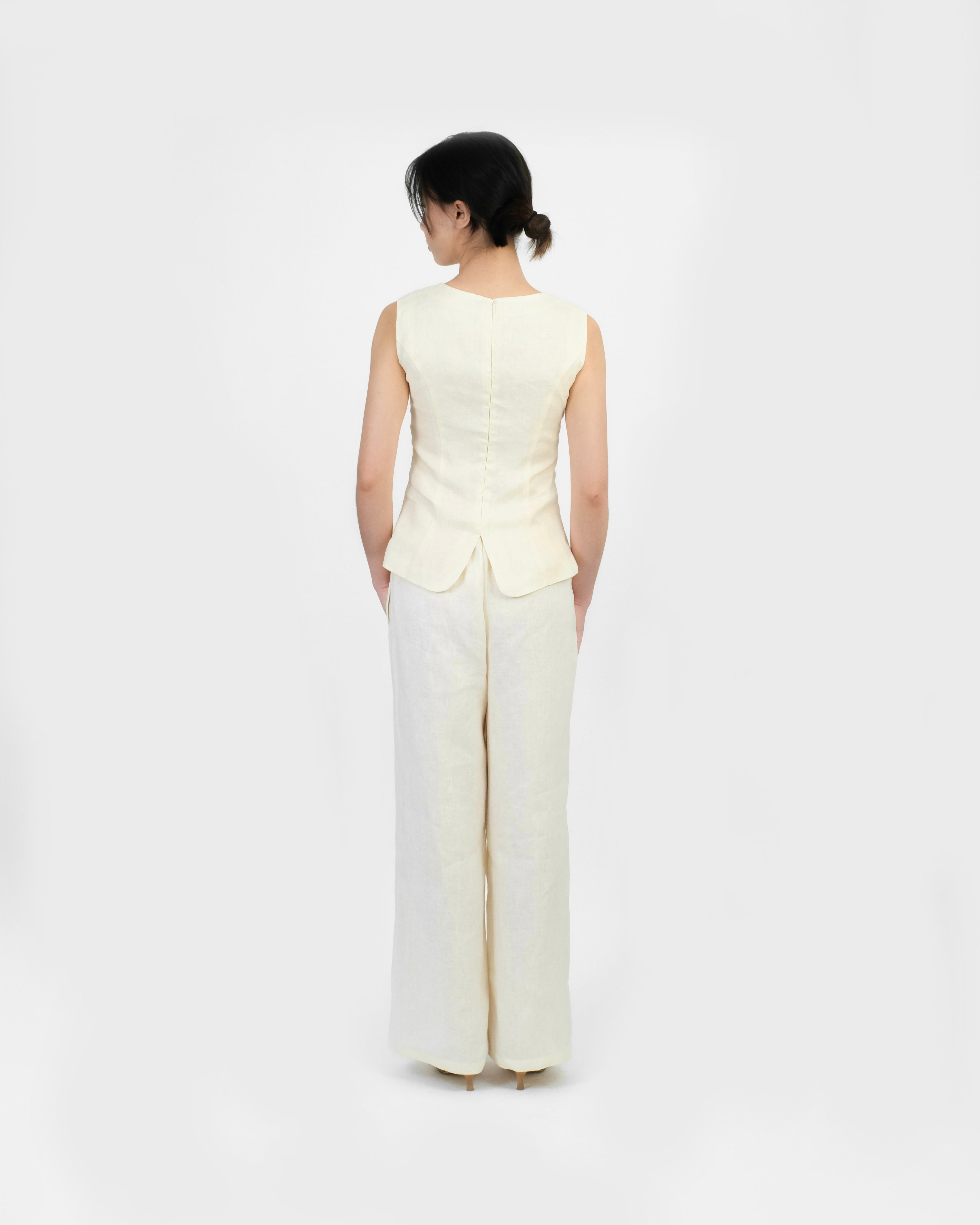 FITTED KEYHOLE TOP in cream
