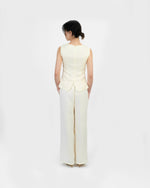 Load image into Gallery viewer, FITTED KEYHOLE TOP in cream
