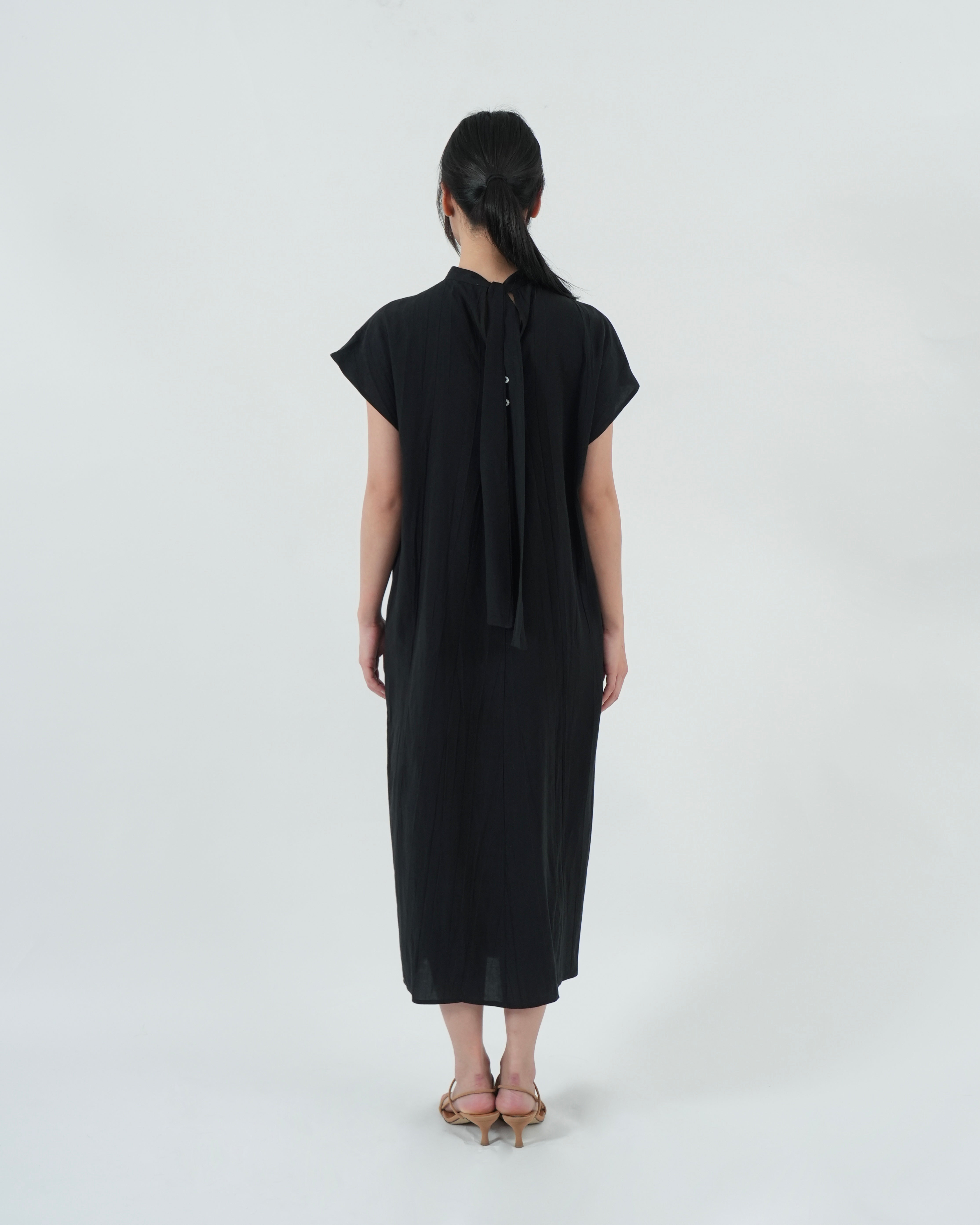 HIGH NECK GATHERED DRESS in black