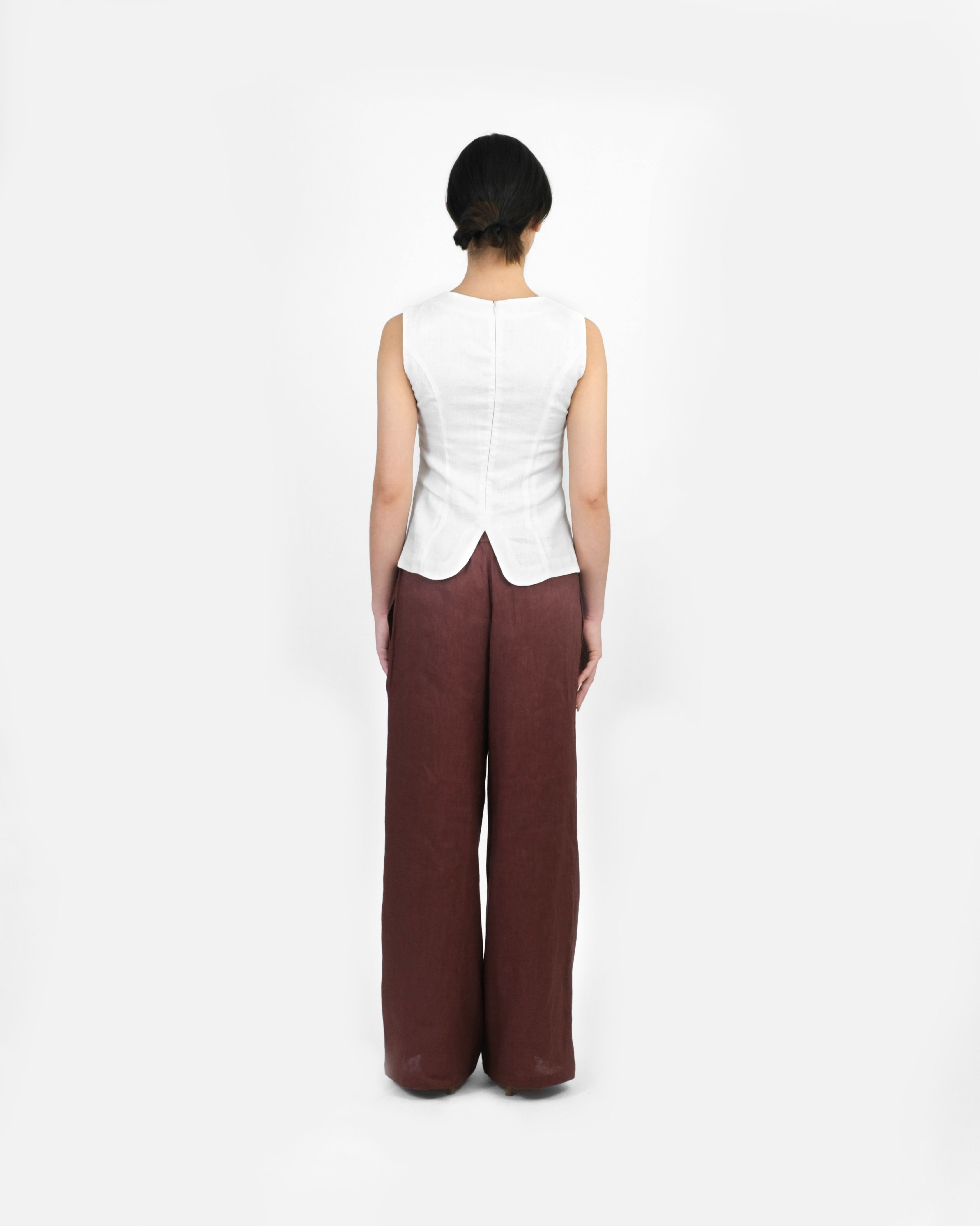 FITTED KEYHOLE TOP in white