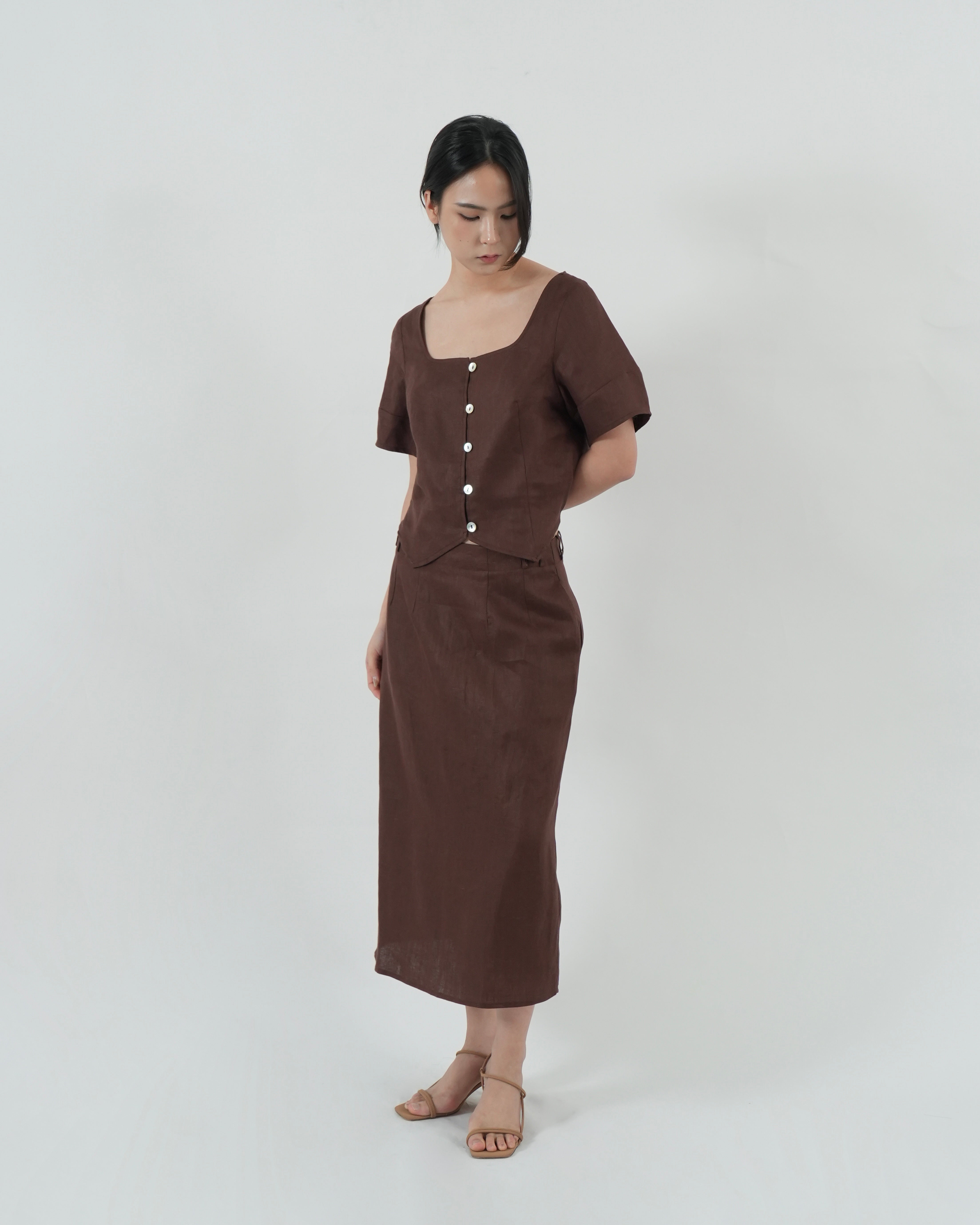 SQUARE NECK BUTTON TOP in espresso