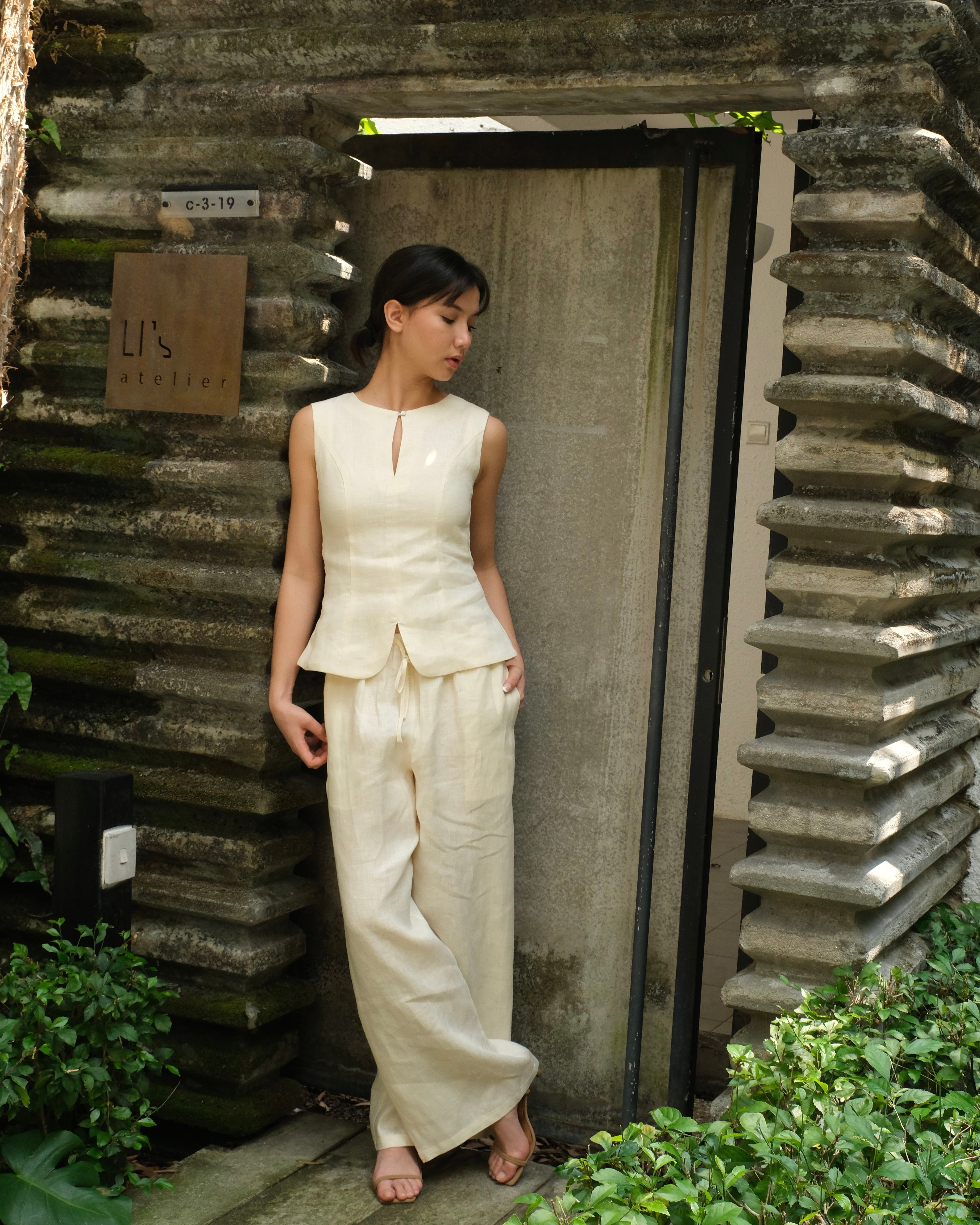 FITTED KEYHOLE TOP in cream