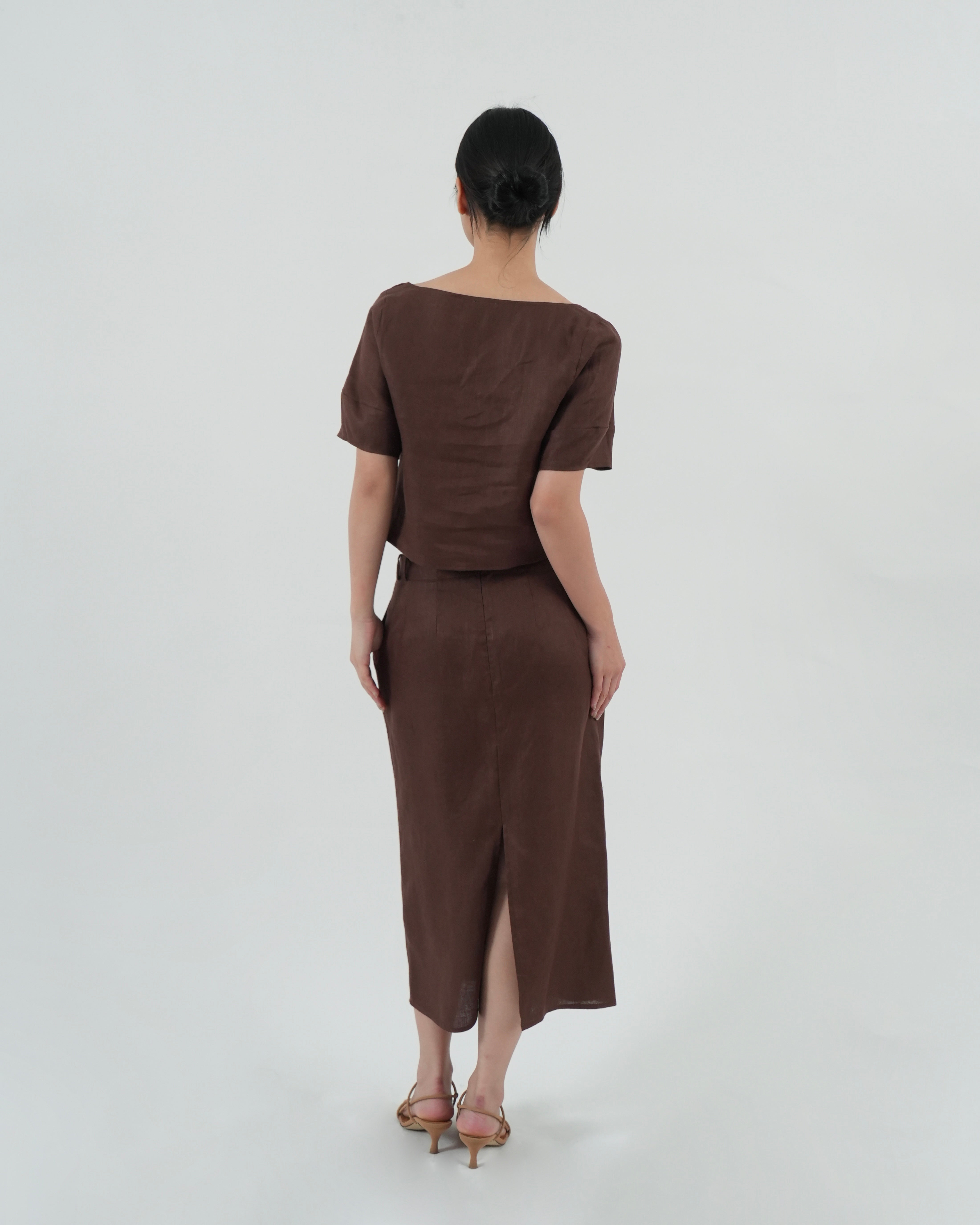 STRAIGHT MIDI SKIRT in espresso