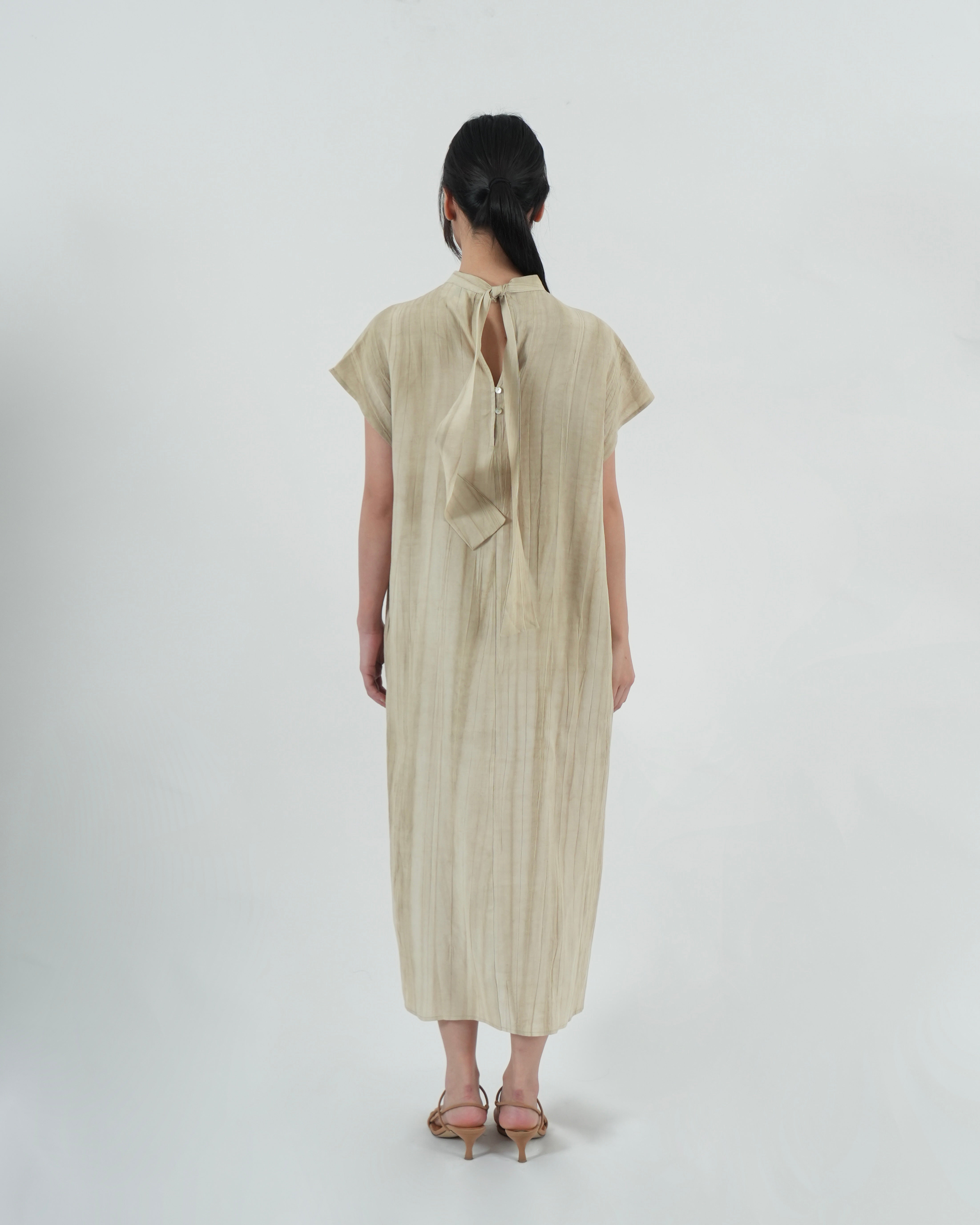 HIGH NECK GATHERED DRESS in oat