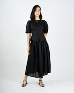 Load image into Gallery viewer, FITTED PUFF SLEEVE TOP in black

