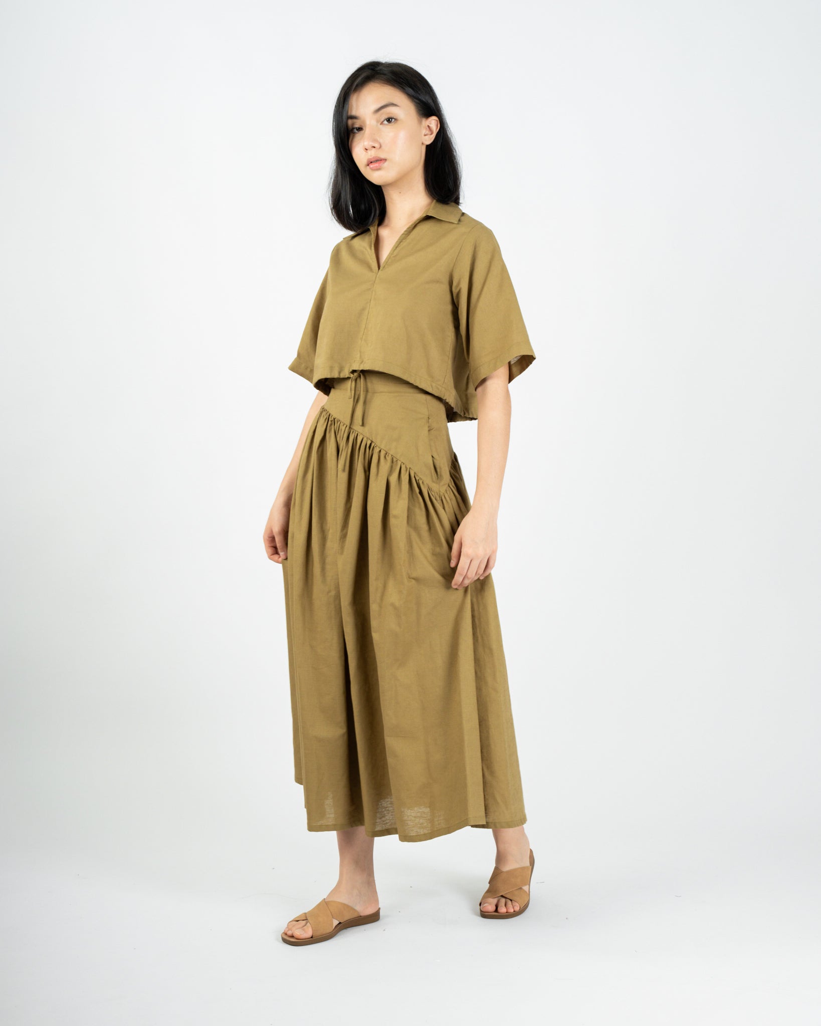 TWO-WAY BOXY COLLAR TOP in olive