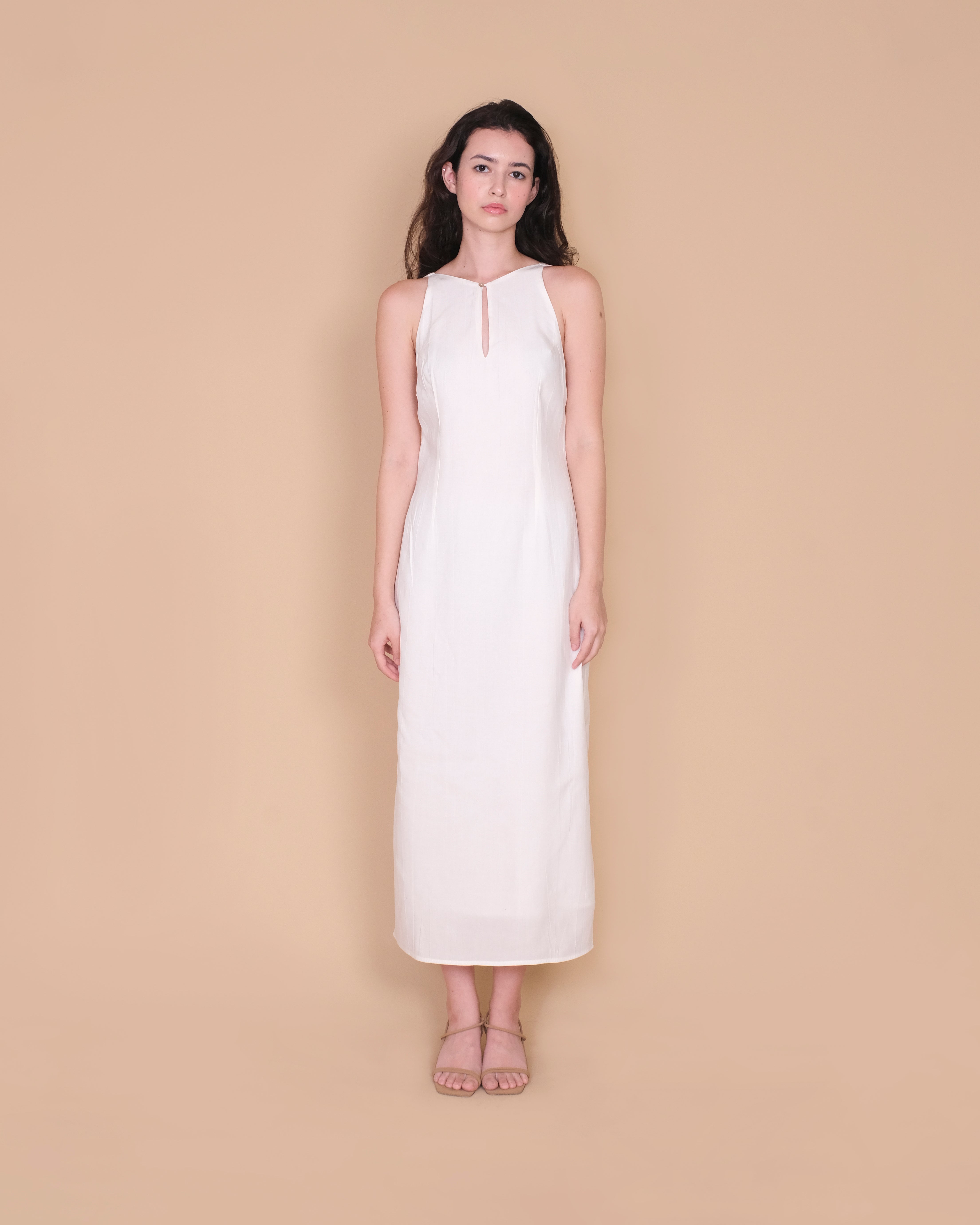 LOW BACK KEYHOLE DRESS in white