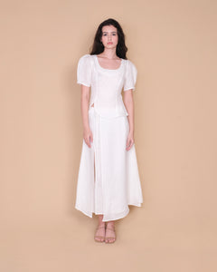 INVERTED PLEAT SLEEVE FITTED TOP in white