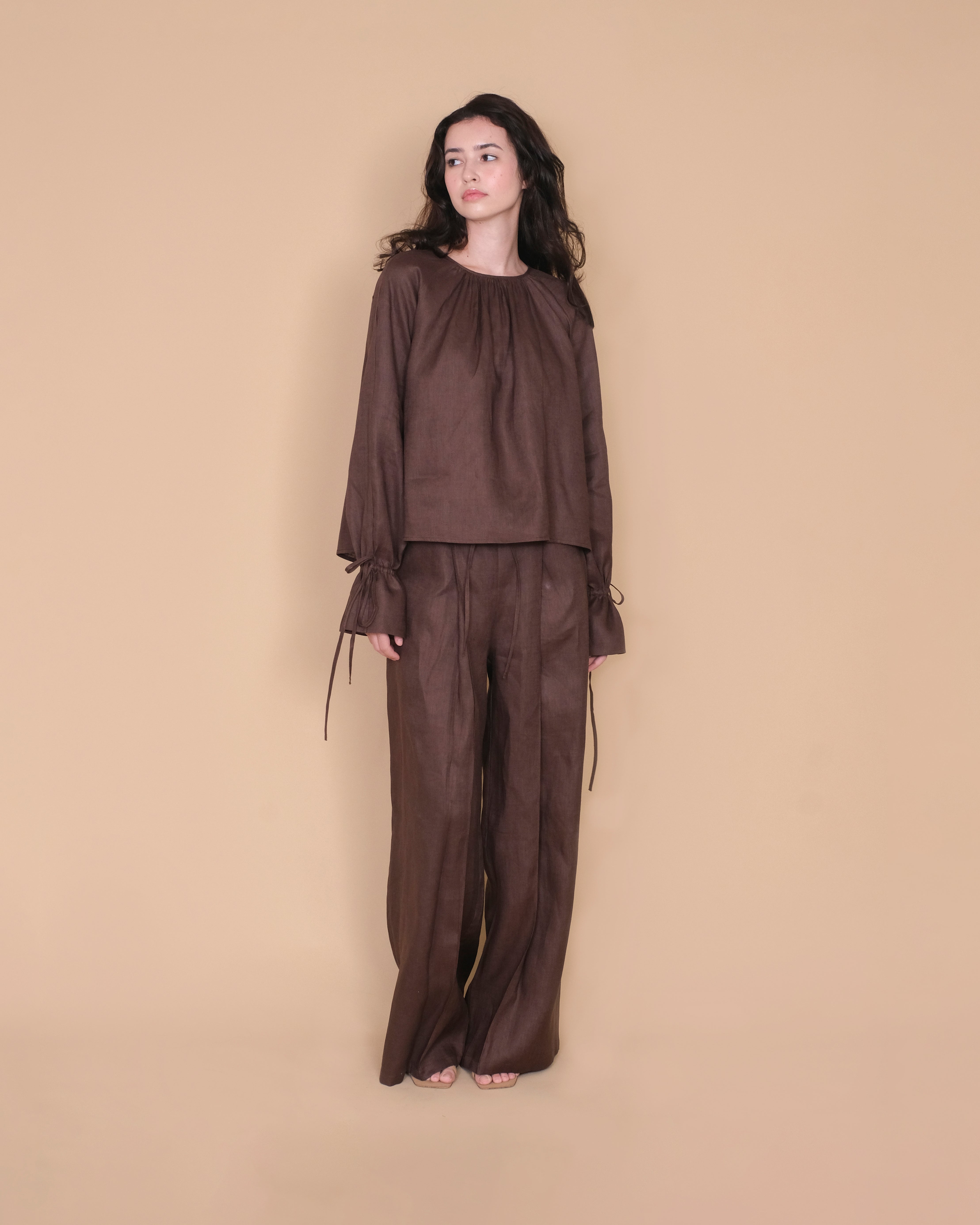 LONG SLEEVE OPEN BACK TOP in cacao