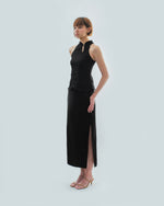 Load image into Gallery viewer, PANELLED STRAIGHT SKIRT in black
