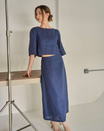 Load image into Gallery viewer, PUFF SLEEVE BOXY TOP in navy
