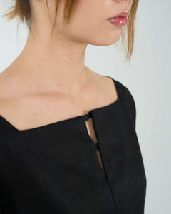 BELL SLEEVE SHIFT DRESS in black