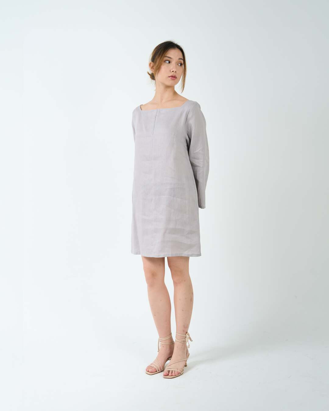 BELL SLEEVE SHIFT DRESS in light grey