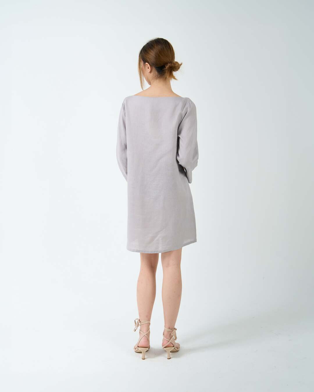 BELL SLEEVE SHIFT DRESS in light grey