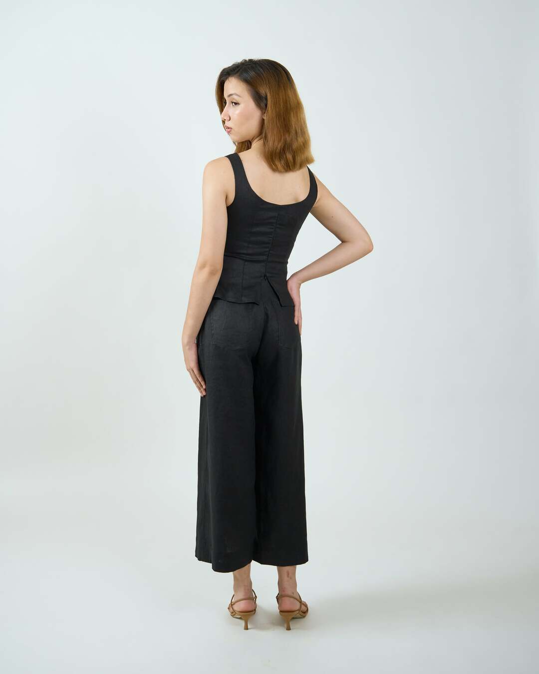 FIT AND FLARE TANK in black [BACKORDER]