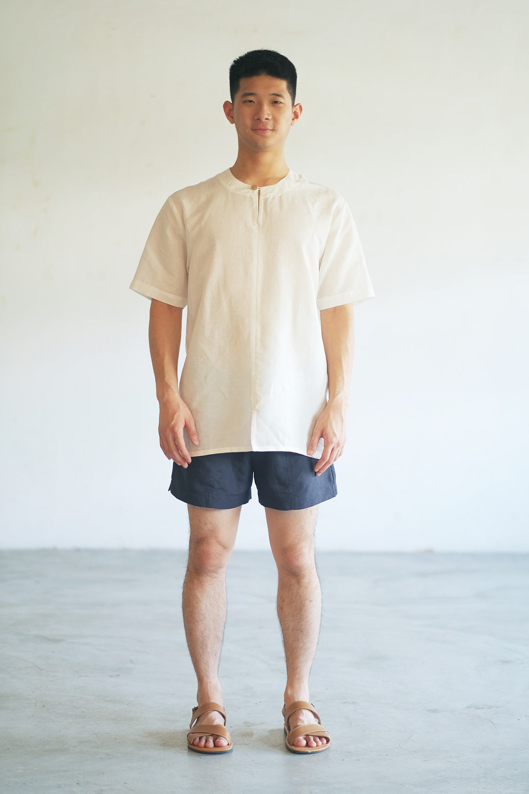 BUTTON TEE in white