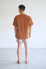 Load image into Gallery viewer, BUTTON TEE in caramel
