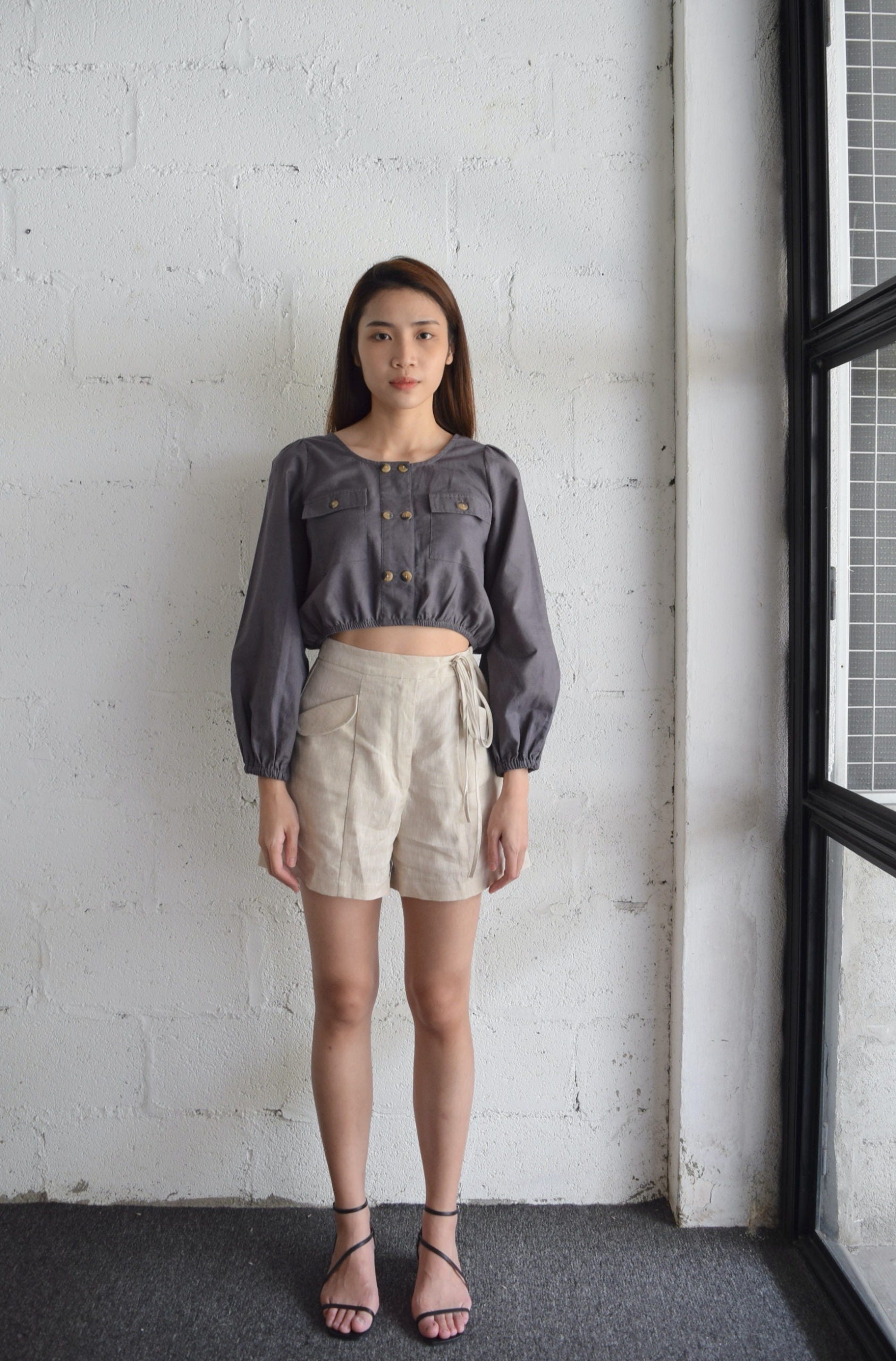DOUBLE BUTTON CROP TOP in grey
