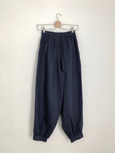 BUTTON JOGGER in navy blue