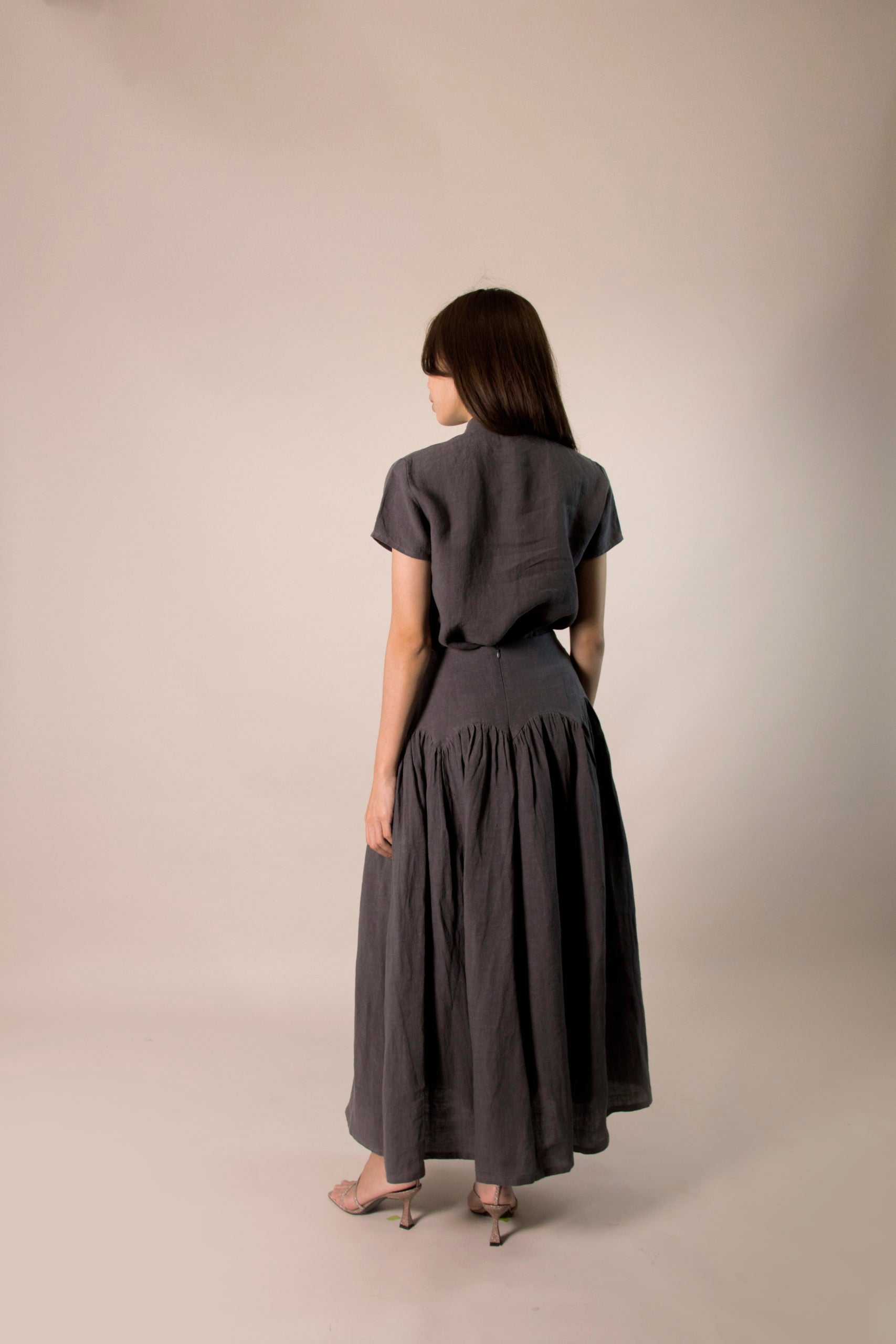 SCALLOP FRILL SKIRT in textured grey