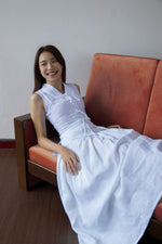 Load image into Gallery viewer, SCALLOP FRILL SKIRT in textured white
