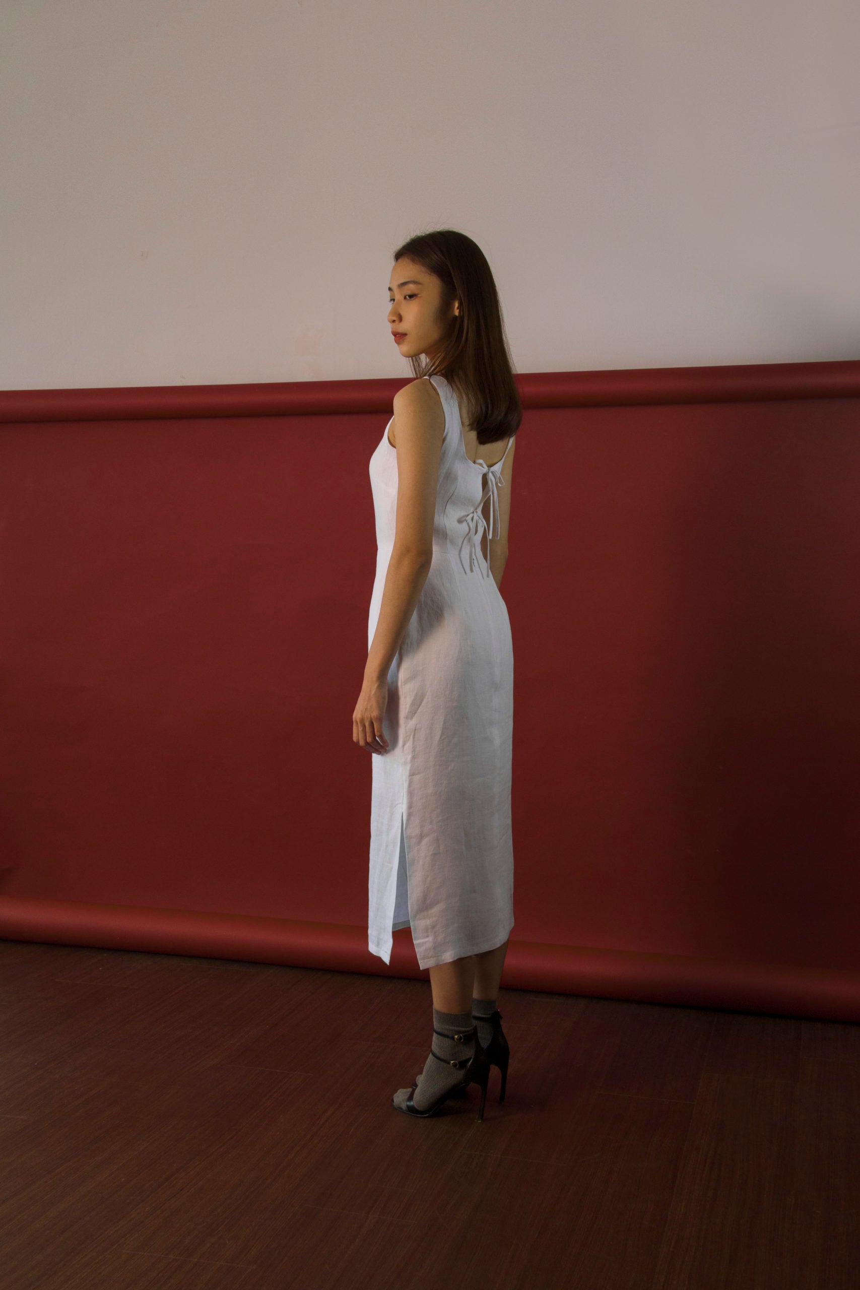 RIBBON BACK DRESS in textured white