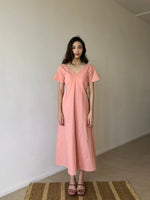 Load image into Gallery viewer, TWO-WAY LONG DRESS in pale peach
