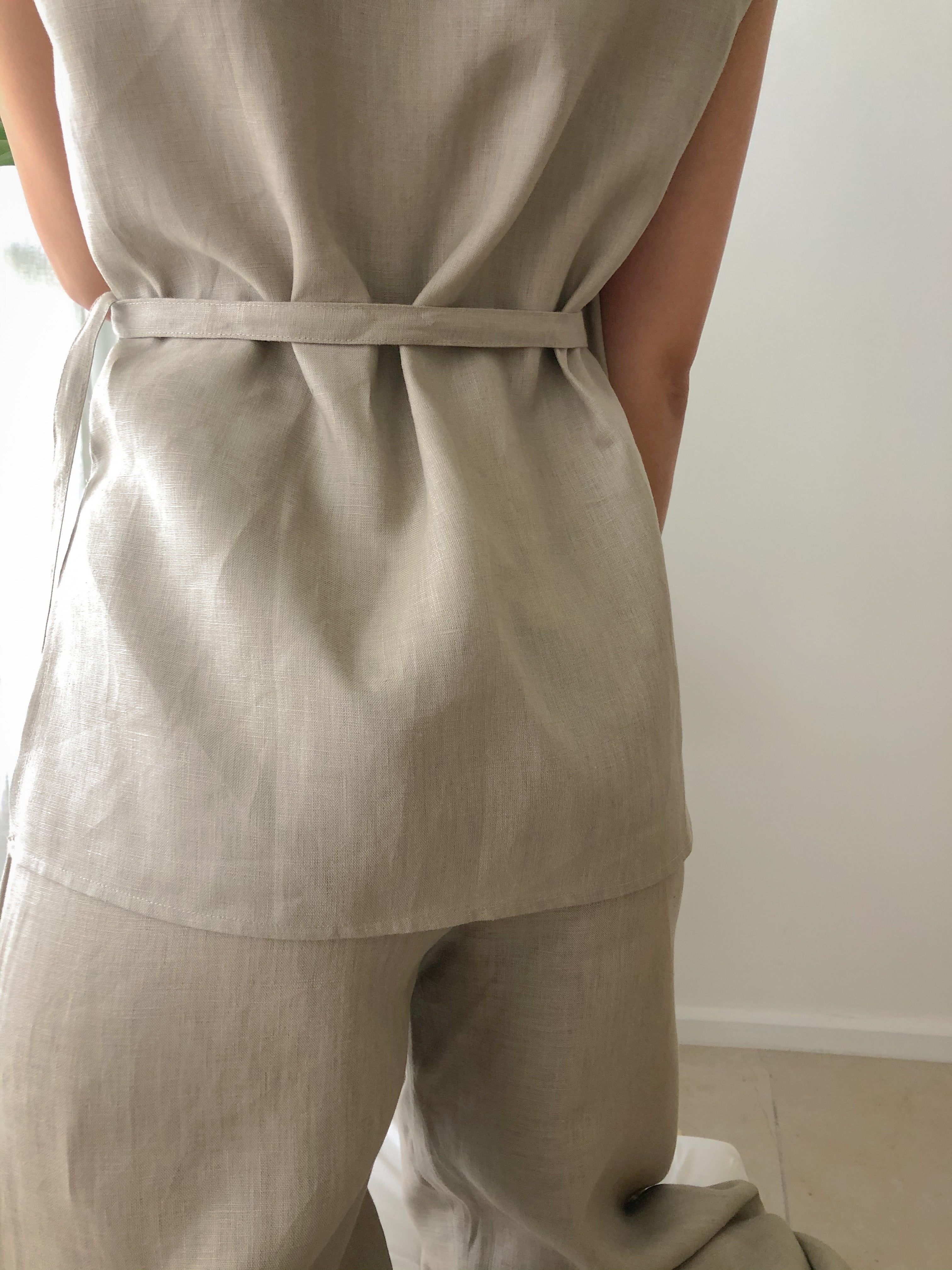 WRAP VEST in light taupe