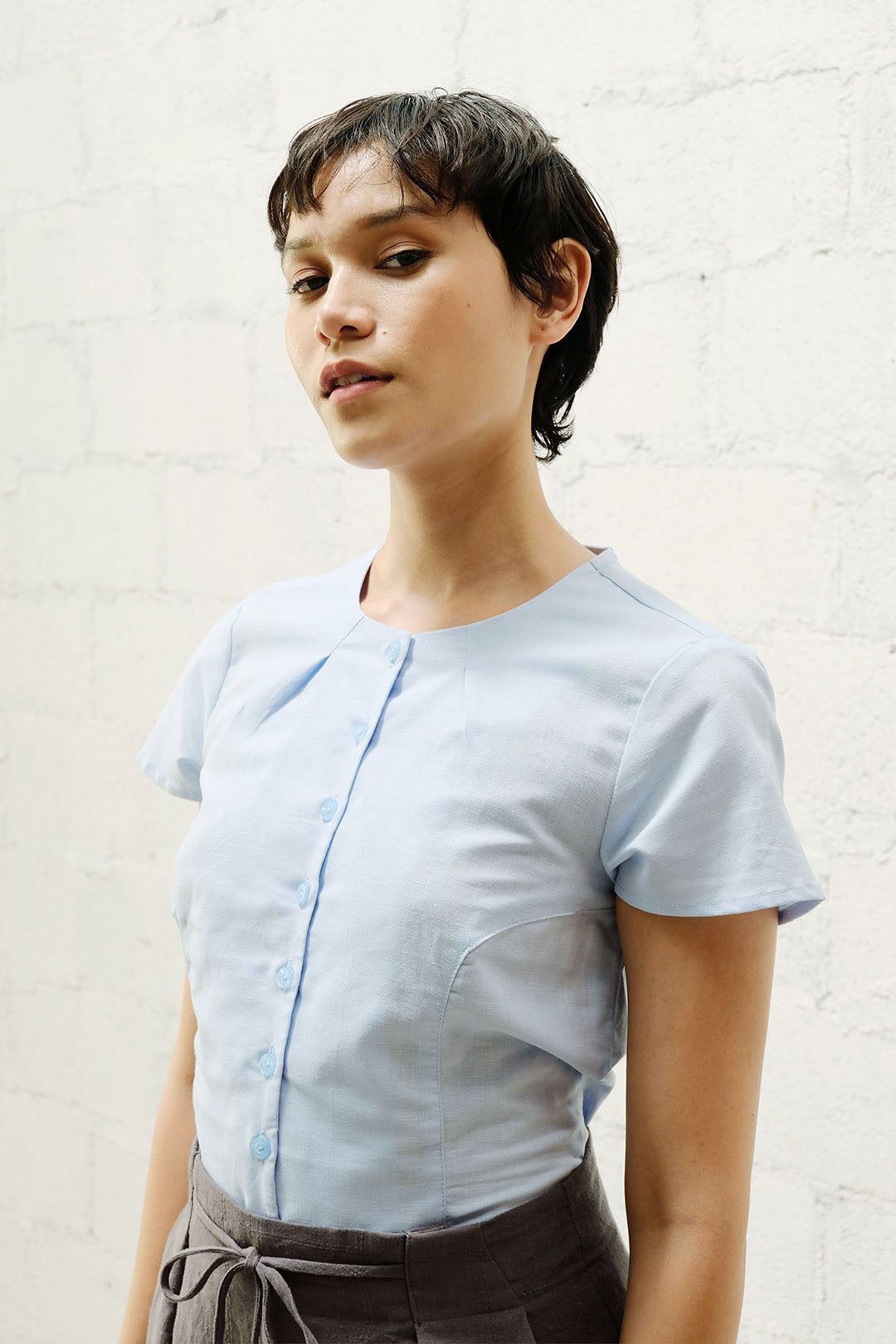 PLEATED BUTTON TOP in blue