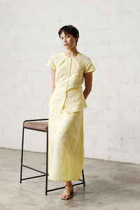 PLEATED BUTTON TOP in yellow